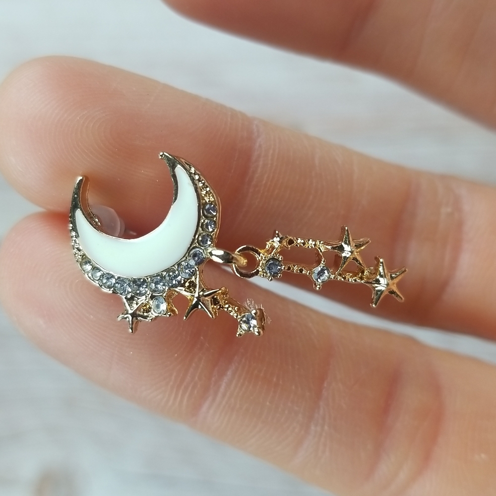 Moon w/ dangling stars earrings studs NEW